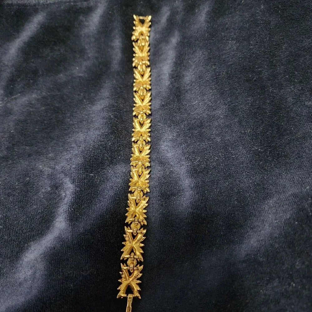 Sarah Coventry Vintage Bracelet Gold Tone Floral Leaves Textured Links
